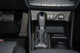 2015款现代全新途胜2.0L自动两驱智能型
