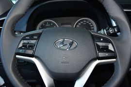 2015款现代全新途胜2.0L自动两驱智能型