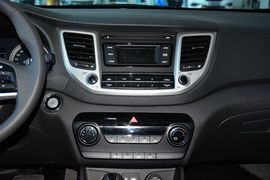 2015款现代全新途胜2.0L自动两驱智能型