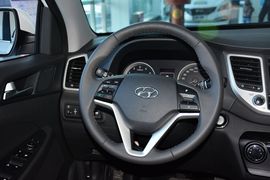 2015款现代全新途胜2.0L自动两驱智能型