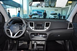 2015款现代全新途胜2.0L自动两驱智能型