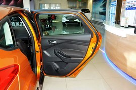 2015款福特福克斯两厢1.0L