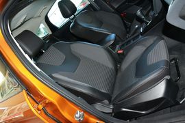2015款福特福克斯两厢1.0L