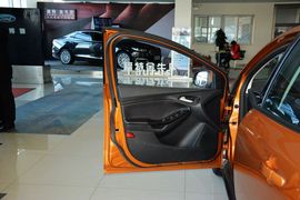 2015款福特福克斯两厢1.0L