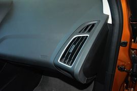 2015款福特福克斯两厢1.0L