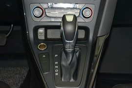 2015款福特福克斯两厢1.0L