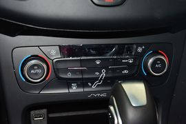 2015款福特福克斯两厢1.0L