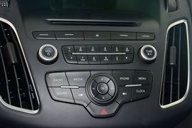 2015款福特福克斯两厢1.0L