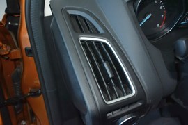 2015款福特福克斯两厢1.0L