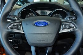2015款福特福克斯两厢1.0L