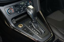 2015款福特福克斯两厢1.0L