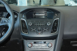 2015款福特福克斯两厢1.0L