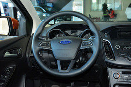 2015款福特福克斯两厢1.0L