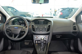 2015款福特福克斯两厢1.0L