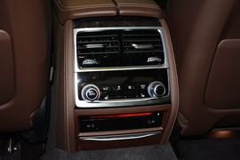 2016款宝马740Li领先型