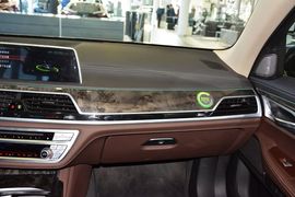 2016款宝马740Li领先型