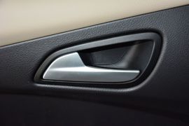 2015款福特福克斯三厢1.6L手动舒适型