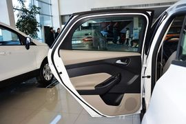 2015款福特福克斯三厢1.6L手动舒适型