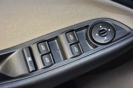 2015款福特福克斯三厢1.6L手动舒适型