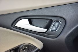 2015款福特福克斯三厢1.6L手动舒适型