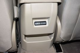 2015款福特福克斯三厢1.6L手动舒适型