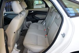 2015款福特福克斯三厢1.6L手动舒适型