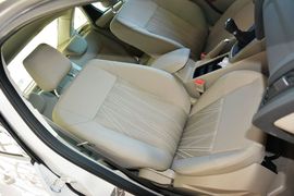 2015款福特福克斯三厢1.6L手动舒适型