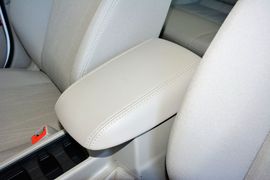 2015款福特福克斯三厢1.6L手动舒适型