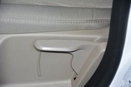 2015款福特福克斯三厢1.6L手动舒适型