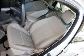 2015款福特福克斯三厢1.6L手动舒适型