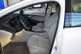 2015款福特福克斯三厢1.6L手动舒适型