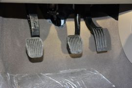 2015款福特福克斯三厢1.6L手动舒适型