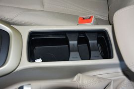 2015款福特福克斯三厢1.6L手动舒适型