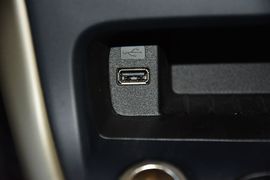 2015款福特福克斯三厢1.6L手动舒适型