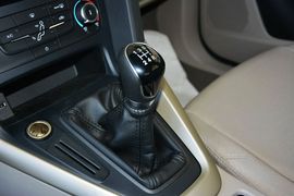 2015款福特福克斯三厢1.6L手动舒适型