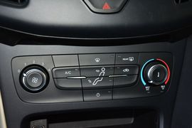 2015款福特福克斯三厢1.6L手动舒适型