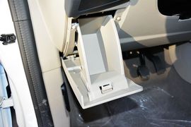 2015款福特福克斯三厢1.6L手动舒适型