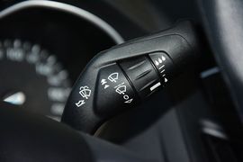 2015款福特福克斯三厢1.6L手动舒适型