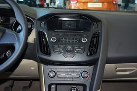 2015款福特福克斯三厢1.6L手动舒适型