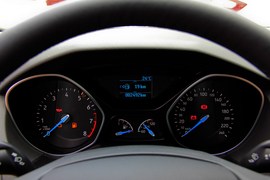 2015款福特福克斯三厢1.6L手动舒适型