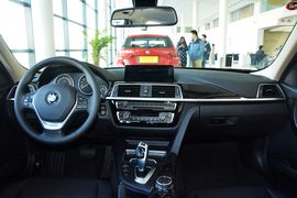 2016款宝马320Li豪华设计套装