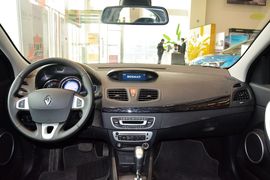 2015款雷诺风朗2.0L时尚版