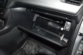 2016款雪铁龙全新爱丽舍1.6L手动时尚型