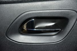 2016款雪铁龙全新爱丽舍1.6L手动时尚型