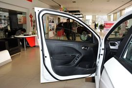 2016款雪铁龙全新爱丽舍1.6L手动时尚型