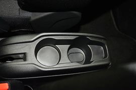 2016款雪铁龙全新爱丽舍1.6L手动时尚型