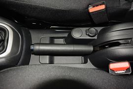 2016款雪铁龙全新爱丽舍1.6L手动时尚型