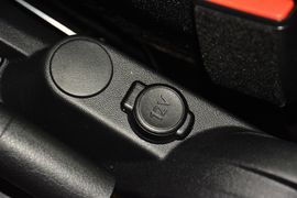 2016款雪铁龙全新爱丽舍1.6L手动时尚型