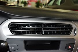 2016款雪铁龙全新爱丽舍1.6L手动时尚型