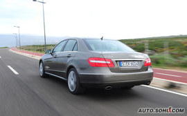 2010款奔驰E350对比2011款宝马